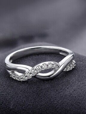 Diamond Gold Wave 10K White GOLD 0.20 cttw Ring size 6.75